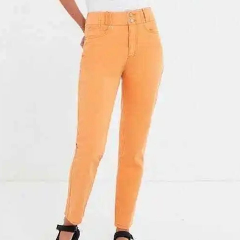 BDG Mom Jeans - High Rise Urban Outfitters size 27